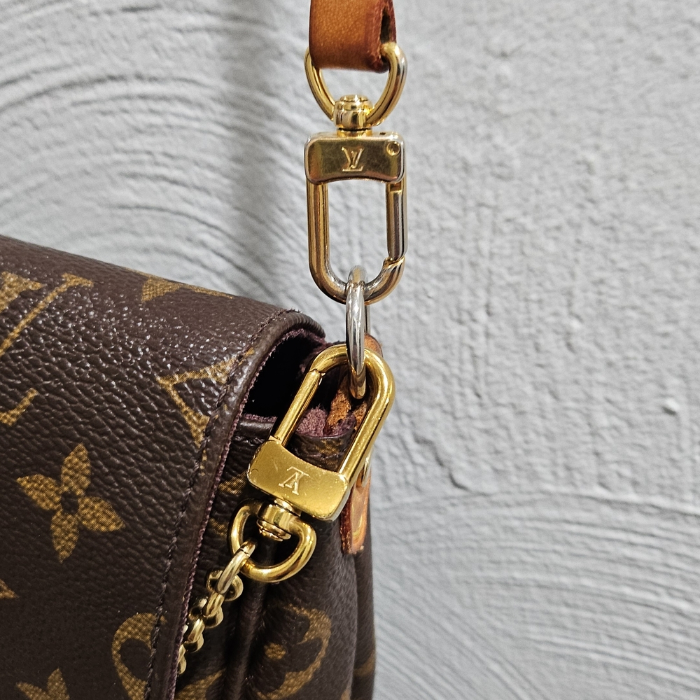 Louis Vuitton Classic Monogram Crossbody Bag - Picture 2 of 7